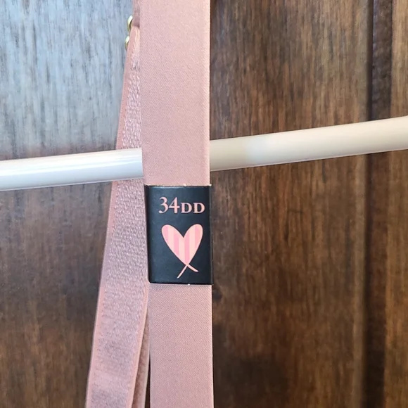 34DD Victoria Secret lined Plunge Bra NWT - Picture 2 of 2